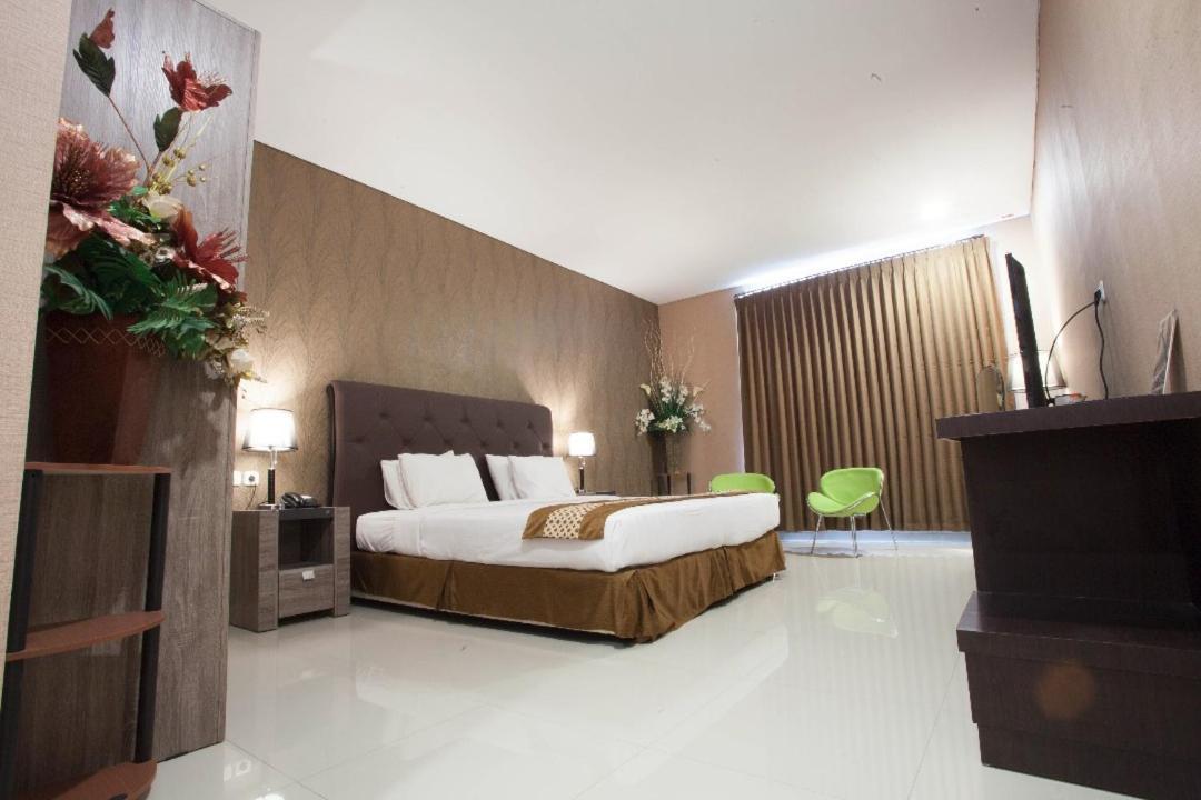 Neo Cempaka Hill Hotel Jembel Exteriör bild